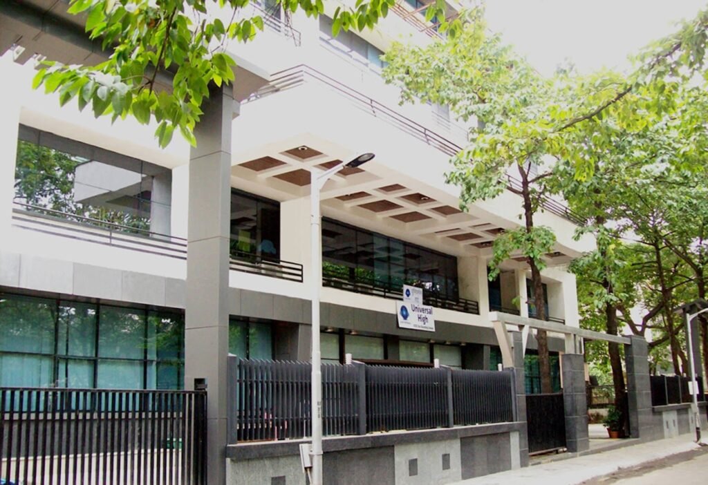 VKLAL HARI nearest school